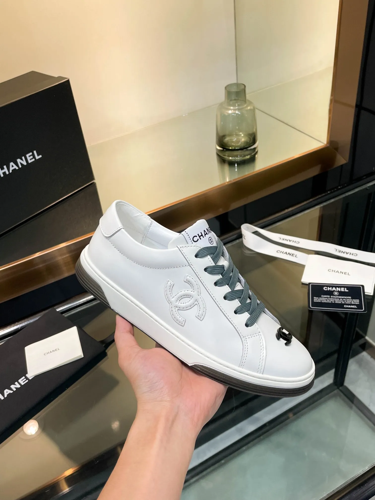 👟👟Ex-factory price 520👟👟Chanel Chanel 25SF latest model full leather panda color white shoes casual sports shoes skateboard shoes original purchase and development production Xiaoxiang C Home Another super popular item in the counter, loved by Internet celebrity bloggers and sisters, and various praises on social platforms. It is very popular, has a high texture, is breathable and super spring and summer. Seeing this issue always arouses the inner desire of girls for fashion. The latest suede material, classic black and white color, full of fashionable feeling on the feet, easy to care for. Fabric: Original customized imported cowhide material. Lining: Customized soft sheepskin lining. Sole: Original molded TPU non-slip outsole. Bottom thickness: 2.5CM. Size: Women's size 35-40 (custom-made sizes 40 are non-refundable)
